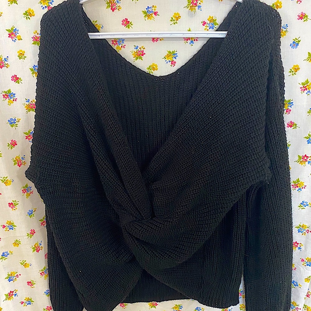 Twisted crop knitted sweater